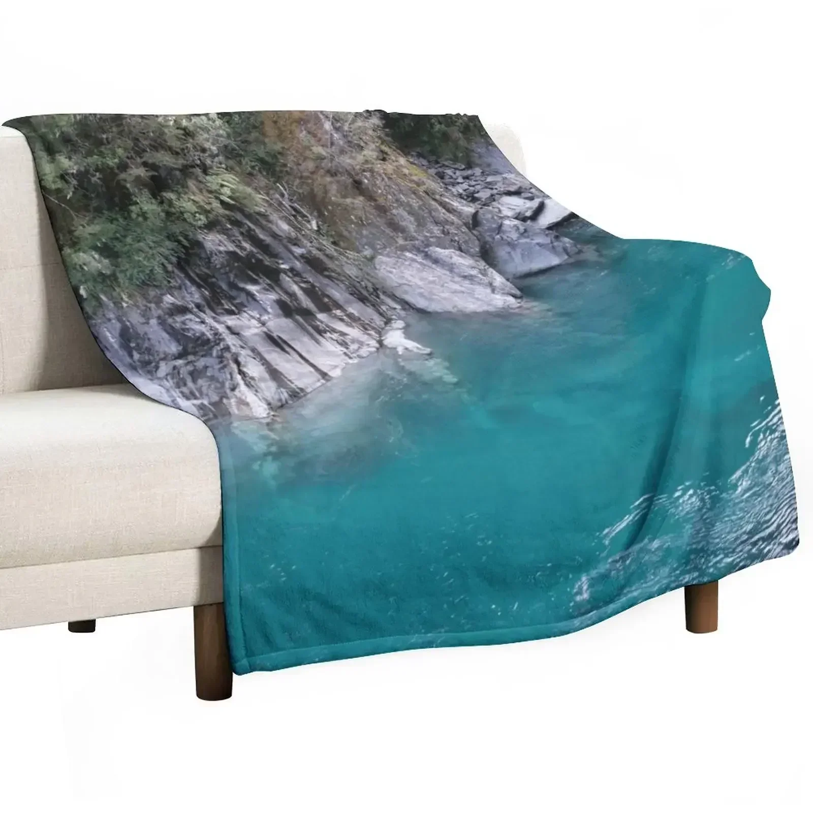 New Zealand blue pools Throw B - Anime Cosplay New Zealand recension och pris